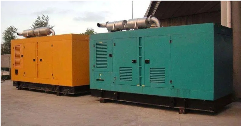 临渭如何根据实际负载情况选择合适功率的发电机组？