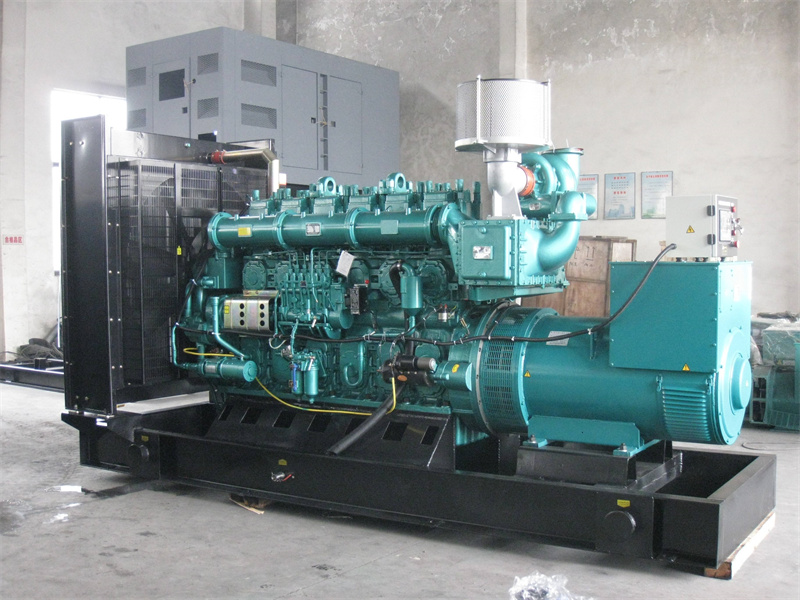 临渭200KW 柴油发电机的油耗是多少？