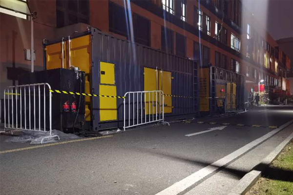 临渭柴油发电机组的输出电压是如何调节的？