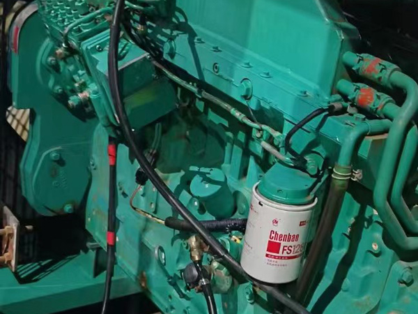 临渭如何确定新的发电机组控制系统是否与原系统兼容？